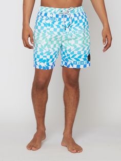 Poolshorts aus 100 % Mikrofaser-Polyester, 43,2 cm Außennaht
Pool-Shorts mit elastischem Bund und Nu-Wave-Aufdruck
Mit Nahttaschen vorne und aufgesetzter Gesäßtasche
Mit Logo verzierte Ösen, Kordelzug und Beinaufnäher
Vollständiges Mesh-Beinfutter
Das Model ist 6 Fuß groß, hat eine Taillenweite von 32 Zoll und trägt Größe M Blue Short-length Swimwear For Poolside, White Summer Shorts For Water Sports, Blue Moisture-wicking Swimwear For Swimming, Blue Short Swimwear For Swimming, White Short Swim Trunks For Water Sports, Summer Short Length Swim Trunks For Pool, White Shorts For Water Sports In Summer, Summer Swim Trunks For Pool, Fitted Summer Swim Trunks For Pool