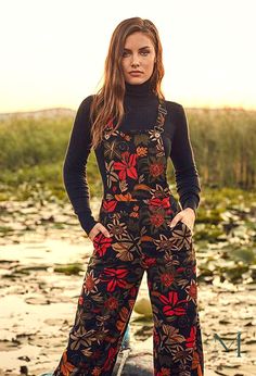 Overalls Women, Wide Leg Jumpsuits, Palazzo Pants, Boho Dungarees, Floral Trousers, African Clothing Style Salopette, Look 80s, Womens Overalls, Wide Leg Jumpsuits, Pants Boho, Floral Trousers, Boho Jumpsuit, Nice Clothes, Cotton Jumpsuit