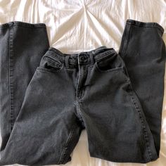 High-Rise Black Jeans Tag On Back In Made To Look Distressed Brand New With Tag Holister Jeans, Black Washed Jeans, Hollister Clothes, Black Distressed Jeans, Clothing Board, Black Denim Pants, High Rise Black Jeans, White Ripped Jeans, Jeans Hollister