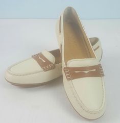 Sperry Gold Driver Penny Ivory Loafers Casual Size 5.5 M Womens STS93136 NWOB US 5.5 M UK 3 M EUR 35.5 M NEW! Ivory and tan These shoes will be shipped in a padded flat rate mailer unless otherwise requested. If a different shipping method is desired, please contact us for a shipping quote. Thank you for shopping with us. Please visit our store for more great merchandise. Classic White Slip-ons With Flat Heel, Casual Cream Flat Loafers, White Loafers With Removable Insole For Spring, Beige Flat Heel Moccasins With Removable Insole, White Flats With Leather Sole For Work, White Leather Sole Flats For Workwear, White Moccasins With Rubber Sole For Spring, White Round Toe Boat Shoes With Rubber Sole, Cream Loafers With Rubber Sole For Spring