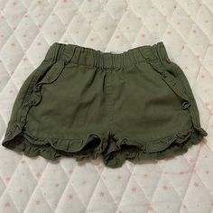 New Without Tags Ruffle Chino Short Casual Ruffle Bottoms For Playwear, Casual Ruffled Bottoms For Playwear, Casual Ruffled Bottoms For Playtime, Cute Shorts With Pockets For Playwear, Spring Ruffled Shorts For Playwear, Casual Cotton Ruffle Shorts, Cute Shorts With Pockets For Playtime, Casual Green Shorts With Ruffles, Green Cotton Ruffled Bottoms