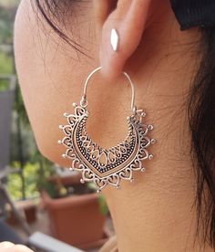 African geometric silver plated earrings SIZE: 48 mm x 38 mm. YOU CAN FIND SOME SIMILAR MODELS IN: https://www.etsy.com/es/listing/483419991/pendientes-tribal-espiral-brass-earrings?ref=shop_home_active_1&frs=1 https://www.etsy.com/es/listing/702446473/pendientes-bohemios-ethnic-earrings-gold?ref=shop_home_active_6&frs=1 https://www.etsy.com/es/listing/701692855/pendientes-tribales-gold-earrings-ethnic?ref=shop_home_active_7&frs=1 SHIPPING: I use certified mail for my shipments. You Sterling Silver Earrings For Summer, Bohemian Silver Teardrop Earrings, Handmade Alloy Dangle Earrings, Handmade Silver Alloy Earrings, Handmade Alloy Drop Earrings, Silver Alloy Hoop Earrings As Gift, Nickel Free Alloy Round Hoop Earrings, Handmade Alloy Earrings As Gift, Handmade Silver Bohemian Jewelry