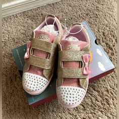 Brand New , In Original Box Pink Glitter Round Toe Sneakers, Pink Glitter Sneakers With Round Toe, Pink Glitter Synthetic Sneakers, Twinkle Toes, Skechers Shoes, Toe Shoes, Shoes Color, Twinkle Twinkle, Kids Shoes