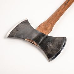 Hults Bruk Motala Double-Headed Axe Survivor Idea, Log Building, Chopping Wood, Building Tools, Hickory Wood, Pocket Knives, Leather Sheath, Blacksmithing, Hand Forged