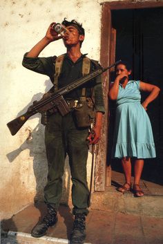 James Nachtwey, Photo Journalism, History Photography, Steve Mccurry, Robert Doisneau, Kurt Vonnegut, People Poses, Human Poses Reference, Human Soul