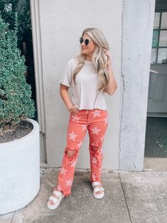 Introducing our Get It Right Jeans in peachy blossom with cream stars! These high rise crop straight pants feature a unique star print and step hem design, making a statement in any outfit. Show off your style confidently and comfortably with these jeans. Brand: Risen Rise 10 3/4" | Inseam 27 1/2" in size 3/26 Trendy Star Print Jeans, Summer Straight Leg Pants With Star Print, Wide Leg Star Print Summer Pants, Summer Wide Leg Pants With Star Print, Summer Star Print Straight Leg Pants, Summer Star Print Wide Leg Pants, Trendy Straight Leg Bottoms With Star Print, Trendy Straight Leg Star Print Jeans, Trendy Straight Leg Jeans With Star Print