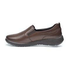 These oxfords are designed to fit ergonomically offering premium Comfort, Made of Premium soft lambskin Leather. Whole size only, please choose one number above if you usually wear half number (e.g. if your size is 7.5 then go up to 8) Made in Mexico These stylish shoes are the perfect blend of fashion and function. Manufactured with the highest quality materials, they are built to last. The comfort level of these shoes is unmatched, providing all-day support for your feet. Mule Flats, Trending Flats, One Number, Mary Jane Ballet Flats, Espresso Brown, Choose One, Go Up, Stylish Shoes, Lambskin Leather