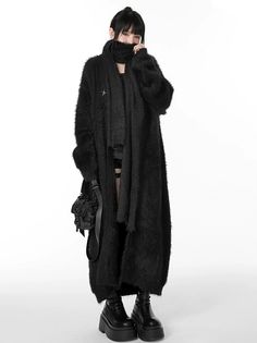 ❤︎Dark crazy casual fur extra long cardigan coat with knit scarf❤︎ Winter Goth, Long Cardigan Outfit, Minimalist Goth, Extra Long Cardigan, Long Cardigan Coat, Cardigan Outfits, Style Noir, All Black Outfit, Mode Inspo