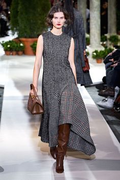 Oscar de la Renta Fall 2019 Ready-To-Wear Collection Review #oscardelarenta #odlr #fall2019 #nyfw #ny Fall Inspiration, To Wear, Vogue Runway, Mode Inspiration, A Dress, New York Fashion Week, New York Fashion