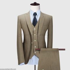 The suit presents Andre Emilio style with a touch that is both elegant and dynamic. Olive Suit, Suit Combinations, Bespoke Suits, Luxury Suites, Beige Suits, Bespoke Suit, Suit Design, 3 Piece Suits, Streetwear Fashion Women