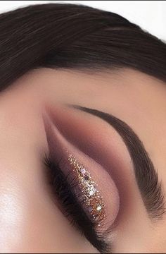 Gold Quince Eye Makeup, Gold Glitter Smokey Eye, Smokey Eye With Gold Glitter, Dramatic Gold Eye Makeup, Bridal Makeup Videos, Gold Glitter Cut Crease, Wedding Eye Makeup, Makeup Order