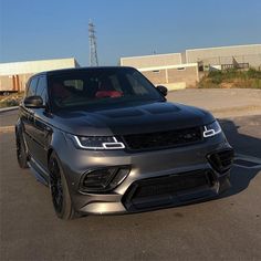 the front end of a silver range rover parked in a parking lot