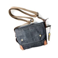 This vintage canvas bag will appeal to all men who need a comfortable and stylish bag for work or travel. Its many compartments will allow you to store all your essentials! Classic Waxed Finish Shoulder Bag For Outdoor, Vintage Bags With Adjustable Strap For Daily Use, Classic Outdoor Shoulder Bag With Waxed Finish, Waxed Canvas Crossbody Bag For Travel, Classic Waxed Canvas Shoulder Bag For Outdoor, Rugged Shoulder Bag With Canvas Lining For Everyday Use, Rugged Canvas Bags With Pockets, Travel Waxed Canvas Crossbody Bag, Rugged Shoulder Bag With Canvas Lining For Travel