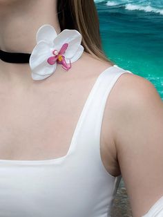 Length is adjustable: 40-50cm (15.7-19.6 inch)  Material: Artificial silicone flower, stainless steel hardware Handmade: Yes Manufacturing Time: 2-5 days  Elevate your summer style with this Hawaiian Pearl Pink Orchid Necklace Choker. Featuring a lifelike pink orchid made from high-quality artificial silicone, this necklace is perfect for embracing the mermaidcore aesthetic. The adjustable length of 40-50 cm ensures a comfortable fit, while the stainless steel hardware adds durability and a poli Summer Beach Flower Charm Necklace, Summer Beach Flower Necklace With Charm, Summer Beach Flower Necklace With Flower Charm, White Flower Necklace For Summer Beach, White Flower Jewelry For Vacation, White Beach Necklace For Spring, White Flower Charm Necklace For Beach, White Beach Necklaces For Spring, White Flower Charm Necklace For The Beach