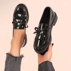 Brand New Black Pointed Toe Loafers For Spring, Black Spring Loafers, Trendy Black Closed Toe Loafers, Black Spring Loafers With Flat Heel, Casual Black Loafers For Fall, Black Casual Office Loafers, Trendy Black Pointed Toe Loafers, Trendy Black Loafers For Fall, Black Lace-up Loafers For Fall