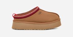 This is the women's clog you've been looking for. Our platform outsole gives you that of-the-now lifted vibe, with a secret-sturdy step-in feel. Our ultra-lush UGG®plush lining and insole will wrap your feet in moisture-wicking dreamy softness you crave in a slip-on shoe. And our playful UGG®braid detail is a look only UGG® can create, and only you can wear. This is one of those moments where we can say with all sincerity: if you love the Tasman, you'll love the women's Tazz Slipper. This platfo Ugg Tazz, Custom Window Blinds, Cleaning Curtains, Lantern Floor Lamp, Clogs Style, Suede Slippers, Bed In A Bag, Clothes Drying Racks, Roller Shades