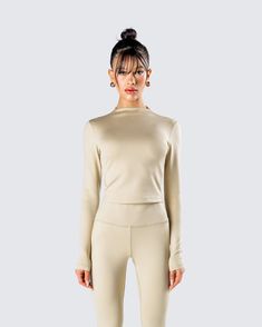 Nothing beats a simple compression top for an everyday look 🤍 From the gym to running errands in style - this top, made from compression stretch jersey and complete with a mock neck and long sleeves, is the perfect closet essential for all our baddies 😚 Compression Long Sleeve Tops, Compression Long Sleeve Activewear, Long Sleeve Compression Shirt, Compression Long Sleeve Sports Top, Moisture-wicking Long Sleeve Sports Top, Compression Top, Perfect Closet, Closet Essentials, Cargo Pant