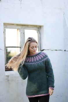 Traditional cardigan with buttons or zipper made of 100% Icelandic wool. It is made from Plötulopi, one of the softest type of the Icelandic wool, and is very comfortable to wear. Every sweater is made after customers wishes and for the perfect fit, please send your measurements when you order. It is possible to ask for any size, and the pattern can also be adapted for kids. You can choose from a lot of colors ,the length of the sweater is after your wishes , and it' also possible to choose betw Nordic Style Long Sleeve Merino Wool Sweater, Big Comfy Sweaters, Cardigan With Buttons, Icelandic Sweaters, Pullover Mode, Women Sweaters Winter, Pullover Outfit, Friends Fashion, Chunky Sweater