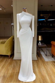 Looking for a creamy white prom dress online? Check out this amazing long sleeve mermad evening dress at ballbella.com, fast delivery worldwide. Long Sleeve Mermaid Prom Dress, Evening Dresses Uk, Robes Glamour, One Shoulder Prom Dress, White Long Sleeves, Prom Dresses Long Mermaid, Evening Dresses With Sleeves, Long Sleeve Prom, White Prom Dress