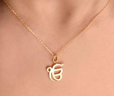 Introducing our exquisite Luxurious Solid Gold Ik Onkar Necklace, a truly mesmerizing piece of handcrafted Sikh jewelry. This Spiritual Sikh Symbol Pendant showcases the sacred Ik Onkar symbol, a powerful representation of divine oneness and spiritual enlightenment. Made with pure gold, this pendant embodies opulence and sophistication, making it a perfect Christmas gift for your loved ones. Inspired by Sikh traditions and meticulously crafted, this necklace combines spirituality and luxury in o 22k Gold Jewelry For Navratri Gift, 22k Gold Temple Necklace For Navratri Gift, Ceremonial Locket Jewelry For Diwali, Spiritual Yellow Gold Jewelry For Festive Occasions, Symbolic Jewelry For Navratri Puja, Spiritual 22k Gold Jewelry For Diwali, Symbolic Jewelry For Puja And Navratri, Gold Jewelry For Navratri Gift, Spiritual 22k Gold Jewelry For Festivals