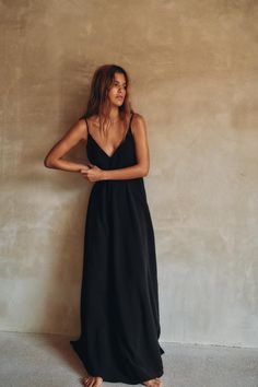 FLOWY VOLUMINOUS DRESS