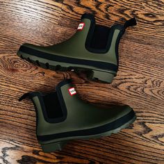 Hunter Women’s Original Chelsea Boots ~ Green ~ Size 6 ~ Nwot Waterproof, Handmade, Certified Vegan Chelsea Fc, Hunter Shoes, Women Hunters, Hunter Green, Winter Rain, Rain Boots, Chelsea Boots, Color Green, Chelsea