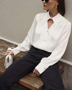 #vintage #lookof2022 #streetstyle #oversizedshirt #shirt #fallstyle #lichi #fashionlook #whiteshirt #autumnshirt #vintageshirt #lichibrand #retrostyle #businessshirt #falloutfit #summershirt #fallshirt #autumnstyle #autumn2022 #fall2022 #schoolshirt #officeshirt Shirt Reference, Classic Fashion Looks, Tops Online Shopping, Fashion Black And White, Flowing Blouse, Dress Classy, Plain Shirt, Online Fashion Store, Fashion Elegant