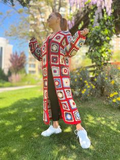 Crochet Granny Square  Red Long Cute Jacket ❤️ This Trendy Cotton Wool Handmade Cardigan is a very stylish and great product for daily use. Also a great gift for your friends.🎁 📏Size of the cardigan in the photo: US size : 12-14 (L-XL)!   📏The length of the cardigan in the photo is 120cm (47 inch). Model's height is 5'3″ (160 cm). Made of highest quality cotton, and anti allergic yarn.  Wash Instructions: Machine washable at low temperatures. (30 C / 86 F).🫧 It takes around 7-14 days to prep Granny Square Coat, Long Cotton Coat, Multicolored Sweater, Colorful Cardigan, Handmade Cardigan, Oversize Cardigan, Square Cardigan, Loose Coat, Loose Coats