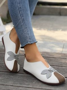 Shoes For Autumn, Nurse Shoes, Casual Shoes Women Flats, Mom Shoes, New Flat, Nursing Shoes, Women Flats, Low Heel Shoes, Casual Heels