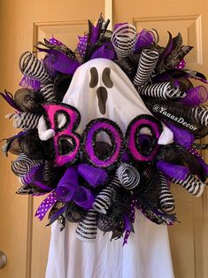 a halloween wreath with the word boo on it