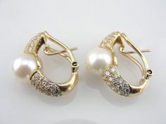 These vintage earrings are in excellent condition. Large pearls, with their bright white color and soft luster are sophisticated and yet sexy at the same time. The diamond accents bring some glitter to these pieces, easy to wear with a suit or a wedding dress! Metal: 18K yellow gold Stone: White Pearl, 8.5 mm Accent: 92 diamonds = 1.32 carat Earring Length: 22 mm Earring Width: 8.5 mm White Stone Earrings Indian Gold, Flowers Jewellery, Fine Pearl Jewelry, Jewelry Designing, Gold Earrings For Women, Mabe Pearl, Classy Jewelry, Fancy Jewellery, Gold Earrings Designs