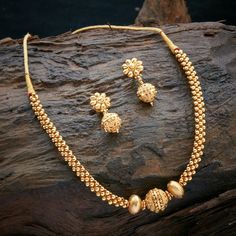 Gold Necklace Indian Bridal Jewelry, Antique Jewelry Indian, Black Beaded Jewelry, Gold Bride Jewelry, Gold Jewelry Simple, Gold Fashion Necklace, Gold Bangles Design, Gold Jewellery Design Necklaces