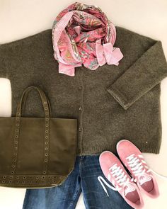 Outfit Verde, Patty Dress, Spring Summer Fashion Trends, Look Rose, Scarf Trends, Style Inspiration Fall, Street Style Trends, Preppy Casual, Autumn Street Style