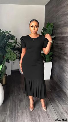 OliviaMark - Elegantes Bodycon Kleid mit Rüschensaum und Rundhalsausschnitt Corporate Gowns, Long Fall Dresses, Birthday Dress Women, Corporate Dress, Black Dresses Classy, Afrikaanse Mode, Work Dresses For Women, Stylish Work Attire, Classy Dress Outfits