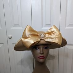 Stunning Upturned Felt Hat With A Large Satin Band And Bow. Large Center Brooch Accent For A Unique Style. Soft Gold Tone One Size Fits All 2 In Stock Thanks For Shopping My Closet Hats Collection, Hat Collection, Millinery Hats, Felt Hat, One Size Fits All, Unique Style, Gold Tones, Felt, Women Accessories