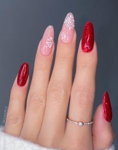 Nail Noel, Gold Gel Nails, Xmas Nail, Red Nails Glitter, Xmas Nail Art, Stunning Nail Designs, Square Nail Designs, Nail Art Trends