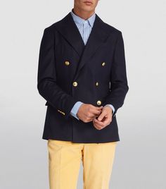 Find RALPH LAUREN Wool Double-breasted Blazer on Editorialist. Should you wish to channel Polo Ralph Lauren's collegiate aesthetic, a double-breasted blazer is but a mere essential. Crafted from medium-weight doeskin wool, this navy iteration feels somewhat naval thanks to the golden buttons and peak lapels, but you can rest assured that it'll be just as at home on dry land as it would at sea. Collegiate Aesthetic, Mens Navy Suit, Ralph Lauren Coats, Double Breasted Suit Men, Ralph Laurent, Dry Land, Herringbone Blazer, Mens Fashion Blazer, Denim Suit