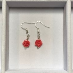 Super cute spring or summer rose dangle earrings! Roses Earrings, Summer Rose, Cute Spring, Rose Earrings, Jewelry Earrings Dangle, Etsy Earrings, Dangle Drop Earrings, Dangle Earrings, Etsy Accessories