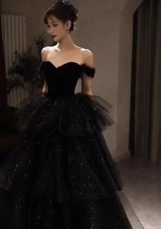 Elegant wedding dress Simple Ball Gown, Black Wedding Dress, Black Evening Dress, Prom Night, Parisian Chic, Black Wedding, Wedding Party Dresses, Dress First