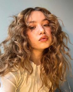 Curly Hair With Bangs, Long Hair With Bangs, One Hair, Curly Hair Cuts, Curtain Bangs, Hairstyles Haircuts, Curly Hair Styles Naturally