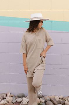 Elevate your loungewear game with the Essie Top-Sand. With its relaxed fit and side slits, this set provides ultimate comfort. The top features a chest pocket for added style. Perfect for a cozy night in or a day out. Color may differ slightly depending on lighting. *Relaxed fit* Material Content: 43% Rayon // 36% Polyester // 19% Nylon // 2% Spandex Material Pattern: Textured Bryn is 5’1” and wearing a small Model Measurements: Bryn: Height: 5’1” // Chest: 30” // Waist: 24” // Hips: 34 Not sure Cozy Sleepwear With Pockets For Loungewear, Cozy Loungewear Sleepwear With Pockets, Spring Loungewear Sleepwear With Pockets, Spring Sleepwear With Pockets For Loungewear, Summer Lounging Sleepwear With Pockets, Summer Sleepwear With Pockets For Lounging, Cozy Sleepwear With Pockets For Lounging, Casual Ribbed Sleepwear For Loungewear, Comfy Sleepwear With Pockets For Loungewear