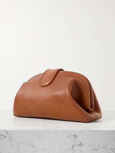 BOTTEGA VENETA Lauren 1980 Teen small leather clutch | NET-A-PORTER Bottega Clutch, Simplicity Fashion, Scene Wallpaper, Flat Dress Shoes, Bottega Veneta Bags, Raffia Bag, Ballet Pumps, Boot Pumps, Fine Jewelry Designers