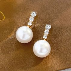 Brand New Women's Hanging Pearl Diamond Earrings 14k Gold Plated 925 Sterling Silver (Stamped) Genuine 2ct Lab Created Diamonds Real Natural Freshwater Pearls Measurements 1" Tall .5" Wide Retail Price $350 Buy With Confidence From A Top Rated Seller W/ A 99% + Rating! A0113 (Id-1707-) Classic White Gold Plated Earrings, White Dangle Jewelry With Prong Setting, White Pearl Earrings With Diamond Accents For Anniversary, White Bridal Dangle Earrings With Diamond Accents, Classic White Sterling Silver Bridal Earrings, White Plated Drop Earrings, White Dangle Earrings For Anniversary, Elegant White Earrings With Diamond Accents, White Drop Earrings For Formal Occasion