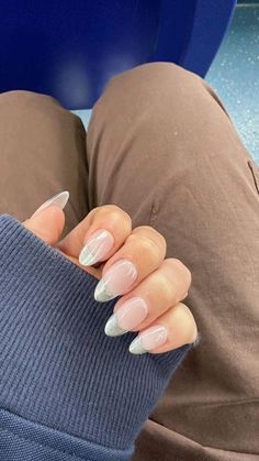 Silver Chrome Tips, Winter Chrome Nails, Kylie Jenner Tweets, Chrome Tips, Colored Acrylic Nails, French Acrylic Nails, Silver Chrome, Christmas Nail Art, Nail Art Inspiration