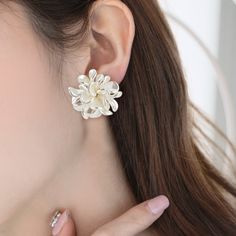 Elevate your timeless elegance and grace style with Flower Pearl Petal Earrings. Delicate light acrylic in a floral design. Style: female Needle: 925 Silver Material:Acrylic's pearl Earring Size: 3*3cm Petal Earrings, Pearl Earring, Silver Material, Pearl Ring, Pearl Pendant, Flower Shape, Pearl Bracelet, Design Style, Handmade Ring