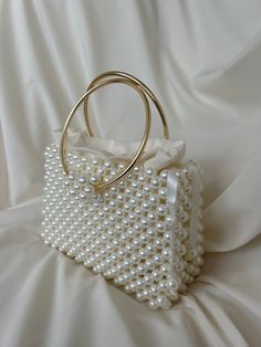 🌟 Elevate your style with this exquisitely crafted handbag adorned with pearl details. 🌟 Handcrafted with care, this bag is designed to add a touch of sophistication to every moment. The elegance of the pearl embellishments sets this bag apart, transforming it into a unique accessory. 🌸 Why Choose This Bag? 🌸 More than just an accessory, this bag is an opportunity to reflect your style and grace. Whether for a special event or to enhance your daily chic, this pearl-adorned bag complements every outfit perfectly. Consider gifting it to your loved ones to make their special moments even more meaningful. 🌟 Bag Size: 20x12 cm 🎁 Package Includes: 1 Handmade Bag with Pearl Details Carefully packaged, suitable for gifting 💌 Fast and Secure Delivery: Our products are meticulously packaged a Pearl Bag Design, Unique Bags And Purses, Pearl Begs, Pearl Beaded Bags, Luxury Clutch Bag, Pearl Bags Design, Bags For Wedding Outfit, Pearl Purse Making, Handmade Pearl Bag