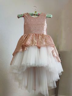 Blush Sequins Dress Flower girl Dress Baby First Birthday Outfit Blush girl dress Toddler party dress Fancy Dress Photoshoot Big Bow dress If your little girl is having a birthday or invited to a party, this puffy tulle dress with cotton lining is simply essential. With this special occasion dress girls will be little fairies at any wedding, anniversary or birthday event. Neon Ruffle dress special design has been created for making your girl look really tender and awesome. Size: from 6-9 monthes Fancy Dress Photoshoot, Baby First Birthday Outfit, Yellow Baby Dress, Blush Sequin Dress, Kid Dresses, Flower Girl Dress Baby, Big Bow Dress, Girls Yellow Dress, Toddler Party Dress