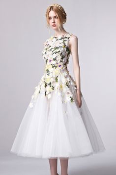 Shop exclusive top design gorgeous floral appliqued tea length tulle party dress online. Affordable casual or formal designer dresses free shipping. Gaun Tulle, Tea Length Formal Dresses, Tea Length Prom Dress, Floral Tulle Dress, Party Dress Inspiration, Tea Length Tulle, Garden Party Dresses For Women, Dress Applique, Dresses For Women Over 50