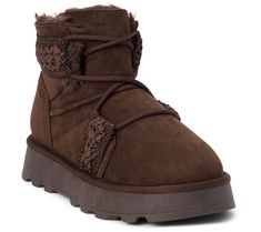 Step into ultimate comfort with the Beach by Matisse faux fur platform boot. Featuring a cozy faux fur lining and insole, these pull-on ankle boots are perfect for chilly fall and winter days. The embroidered detailing adds a touch of style, making them a must-have for your seasonal wardrobe. From Beach by Matisse. Comfortable Boots For Women Fall Winter, Fall Must Haves Outfits, Winter Boots 2024, Winter Shoes 2024, Cute Fall Shoes, Brown Boots Ankle, Platform Winter Boots, Bershka Boots, Cute Snow Boots