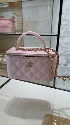 Chanel Vanity Bag, Summer Honeymoon, Pink Chanel Bag, Chanel Vanity, Boujee Aesthetic, Western Outfit, Handbag Essentials